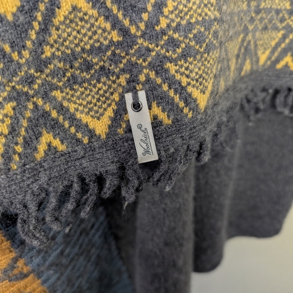 Gray Open Front Cardigan with Patterned Hem - Picture 7 of 16